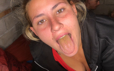 Naomi Simon: Dívka saje mého ptáka, protože