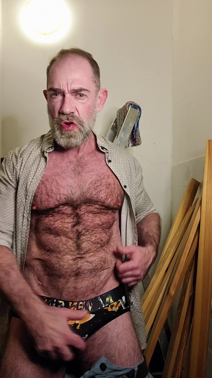 JackvanDean: Hairy Dilf Gets Caught Wanking