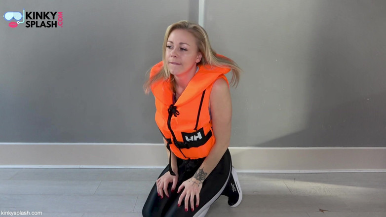UKCuteGirl Lucy Lauren: Asmr Lifejacket Fetiš zpověď v lesklých legínách