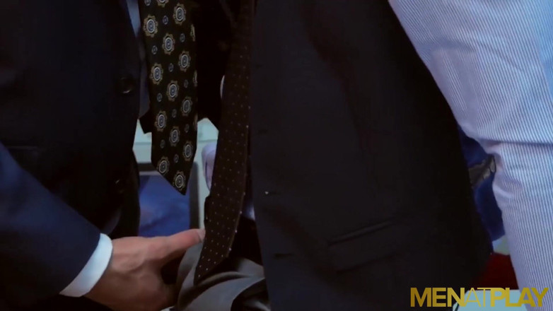 Menat Play: MENATPLAY - Klein Kerr seduced by suited gay boss James Castle