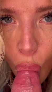 Moje POV s Tattoed Blonde Babe Kitt Jones