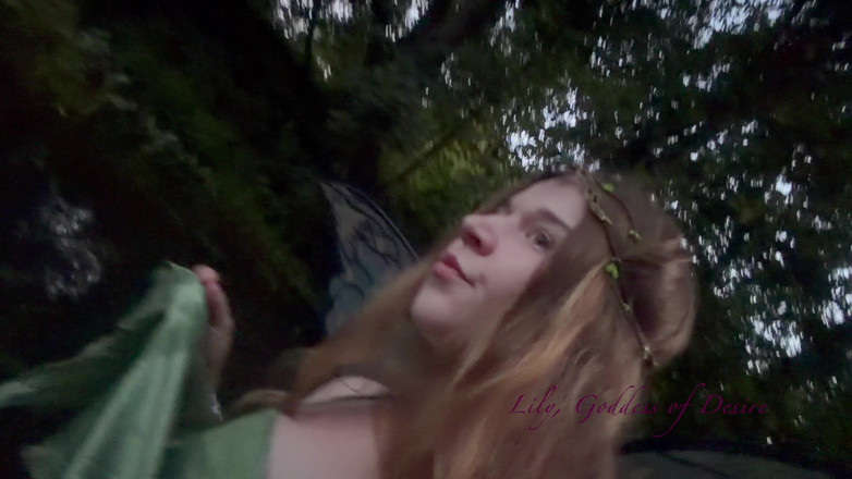 Lily, Goddess of Desire: Vattenälven dyker upp och frestar dig när mörkret faller