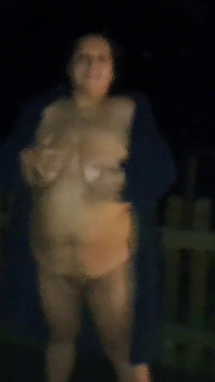 WildEnglishBBw esibizionismo nudo all'aperto di capodanno