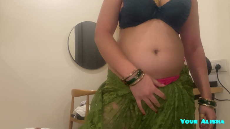 Your Alisha: A empregada deu um bom boquete e levou o pau...