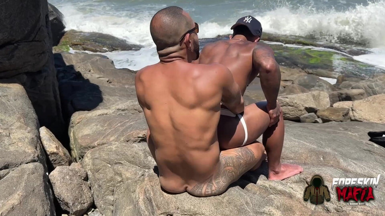 ForeSkinMafia By Boomer Banks: 抓到操海滩未割包皮的大鸡巴授精肌肉屁股