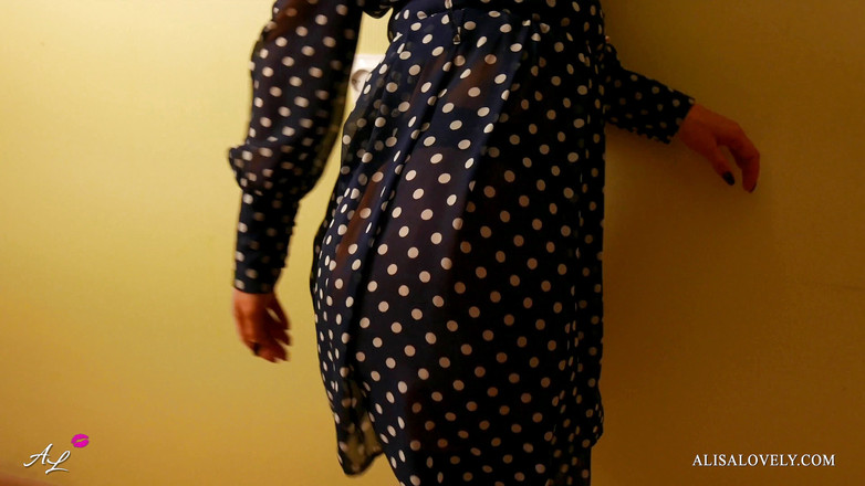 Alisa Lovely: Хуй трахає пизду дівчини в панчохах і кінчає в трусики