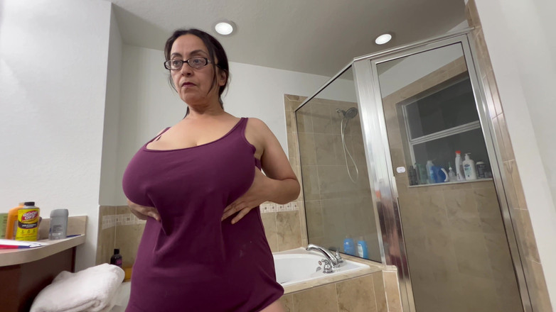 VeeVee Vixen: MILFタンクトップとチューブトップ