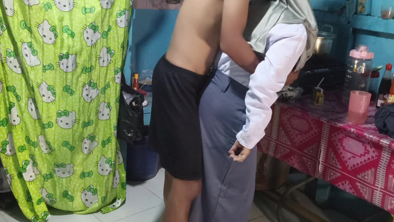 Rania: Meia-irmã está prestes a ir para a faculdade