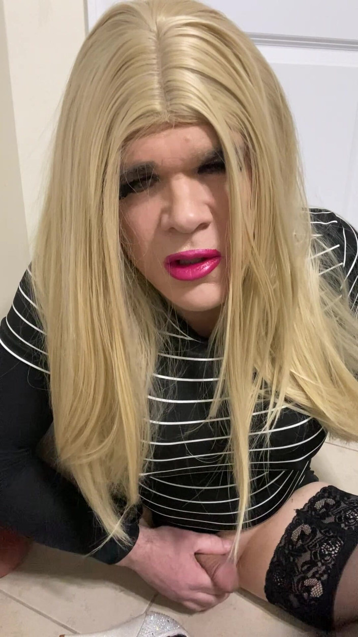 MadisonCD2025: Parte 2 do sexy crossdresser trans provoca com buceta falsa em...