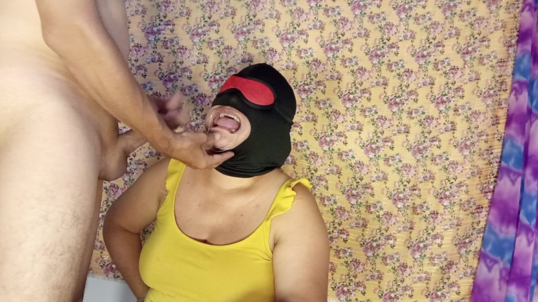 Bondage homemade mature: Kurvige reife desi mit verbundenen augen lutscht schwanz hart dann...
