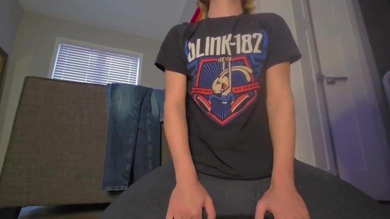 Kinkytwinkpamps: Blonďatá Twink Tě zmenšuje Líže a líbá tě