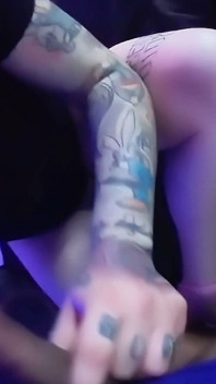 Můj soused už mi nemůže odolat.