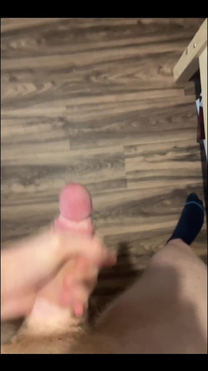 Johnny69227: Napalona 18-letnia Twink szarpie się i jęczy głośno - ogromna eksplozja spermy!