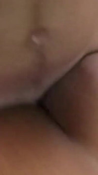 야외에서 백인 자지를 따먹는 두꺼운 흑인 밀프