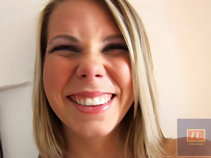 Zona Divas NET: Sexy euro kotě Alice naolejovaná její tělo a masturbace kundičky