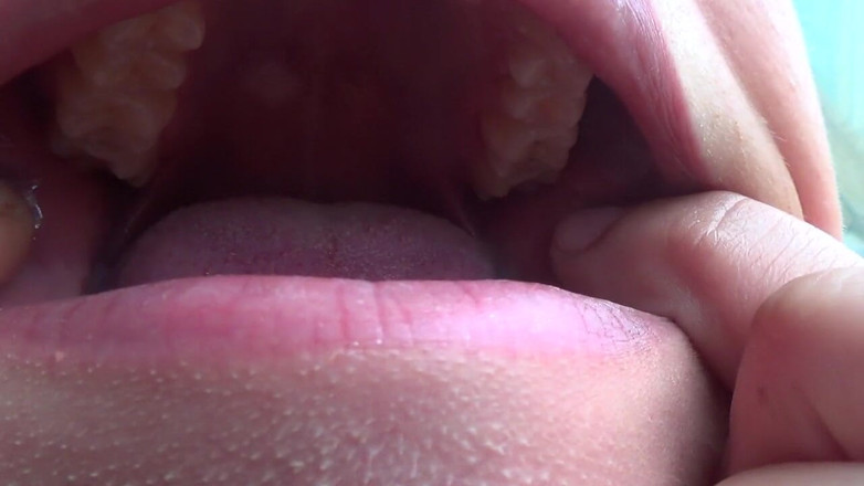 Sexy Milf: Kate apre la bocca per te
