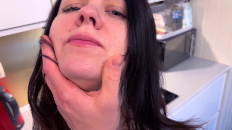 MichaelFrostPro: Mijn vrouw is gewoon een vieze slet die van pikken...