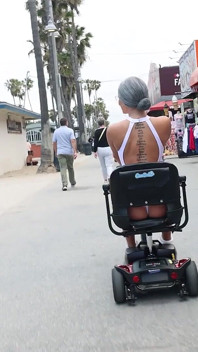 カリフォルニアのビーチでBBCに公然と殴られるフィットなミルフ
