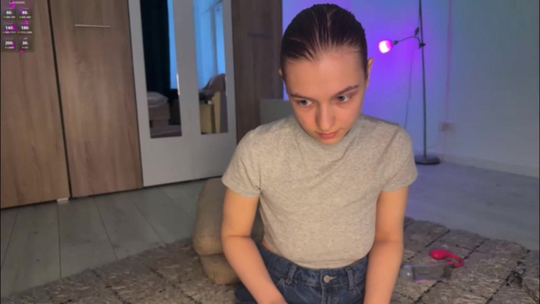 JuiceLussie: Lovense trong máy rung hậu môn
