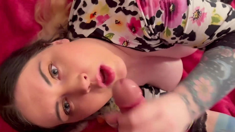 MissFFW: La lurida troia fa un pompino salivoso e si fa...