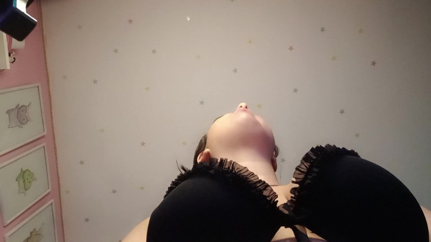 Underboob View While Doing Big Bubbles - Bunny Looner (Bunny Looner) Underboob View While Doing Big Bubbles - Bunny Looner (Bunny Looner)