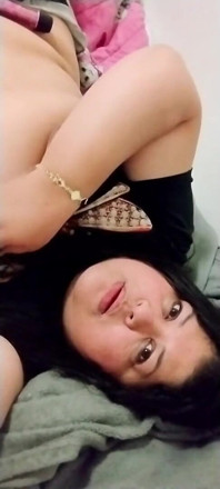 Kijk hoe ik bridivine, masturbeer totdat ik klaarkom over mijn dildo