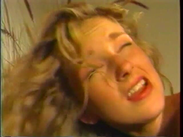 Old Good Porn: Sexy babe explodeert van plezier terwijl ze geniet van een...