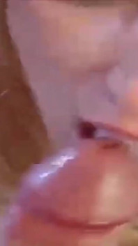 두 구멍이 꽂혀 있습니다.