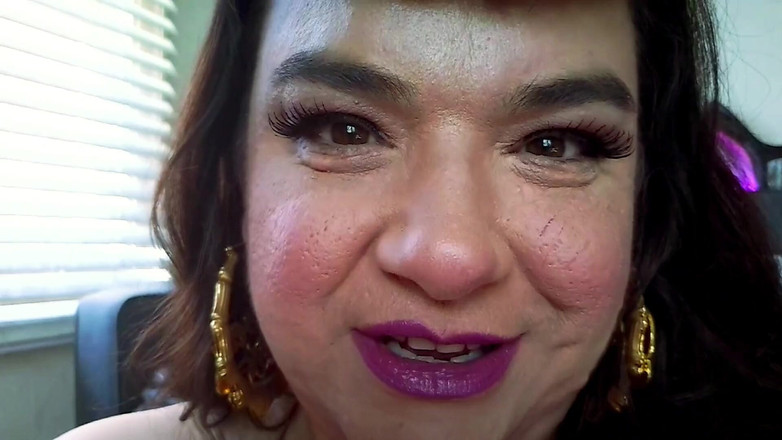 Iwazsoaking: Cewek semok kulit putih lagi asik ngentot sambil pakai stoking...