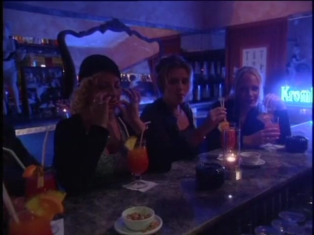 Lucky Cooch: Vintage babes having fun at the bar