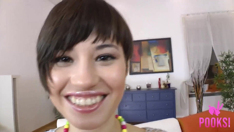 Pooksi: Volles video! Heiße kurzhaarige brünette Michelle B wird super hintern...