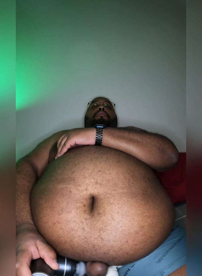 Blkhole420: Večeře a tření břicha, ach, nezapomeňte, že porno dělá pěknou relaxační...