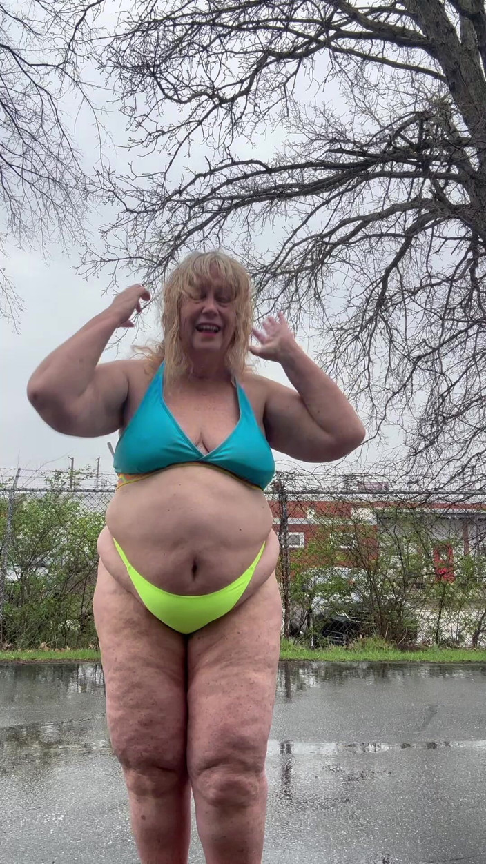 Big Ass 4 U: Catching Raindrops with My Titties