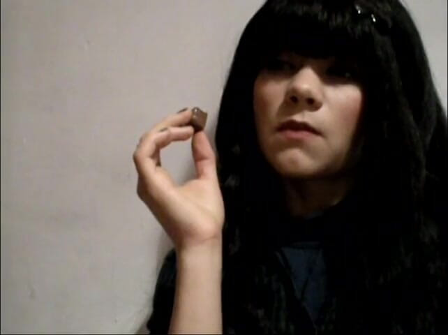 Solo Austria: Lea is eating on camera
