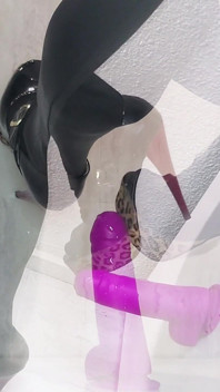 Dicker arsch, analplug und dicker lila dildo für Kandi Kanes Asspipe