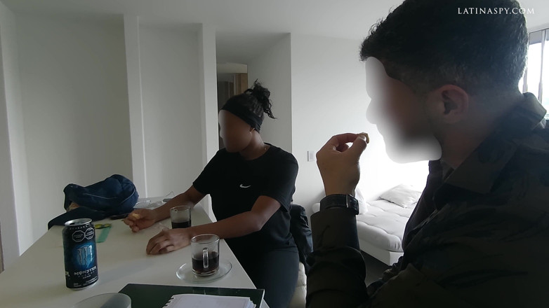 Time traveler: Une soubrette noire se nettoie