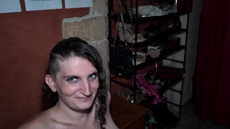 Trans dominatrix Gabrielle L: Scopando in giro mettendo una torre Eiffel nella bocca del...