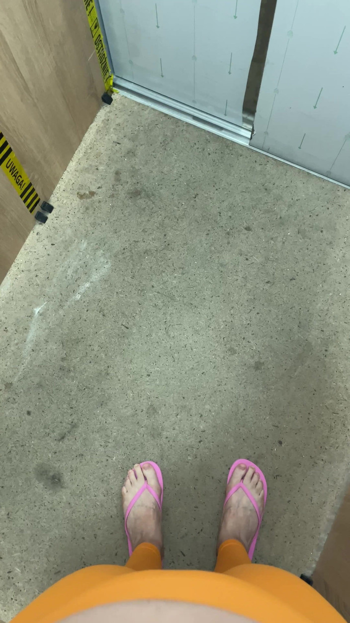 Feet: Tôi Thích Đi Dép Xỏ Ngón Màu Hồng