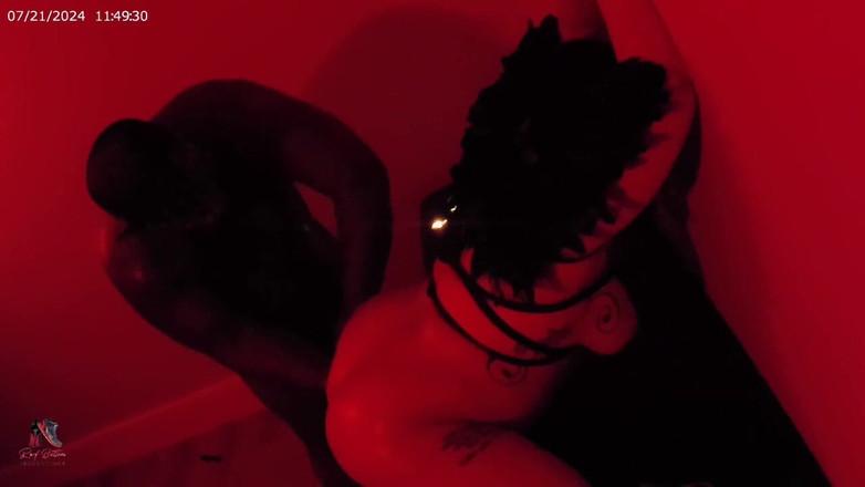 Reds Fetish Emporium: Wolf Dává Pixxxie Skutečný BDSM Zážitek