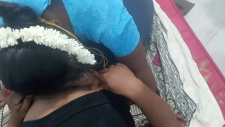 Veni: Tante seksi india hot sambil ngomong jorok di ranjang