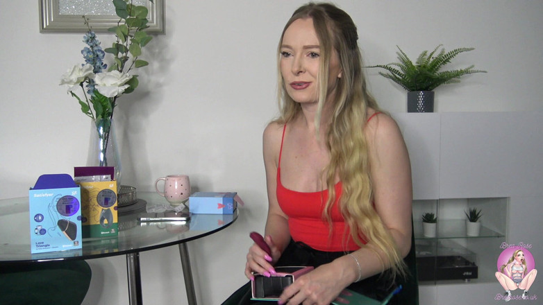 Brea Rose: Memuaskan Mainan Membuka Kotak