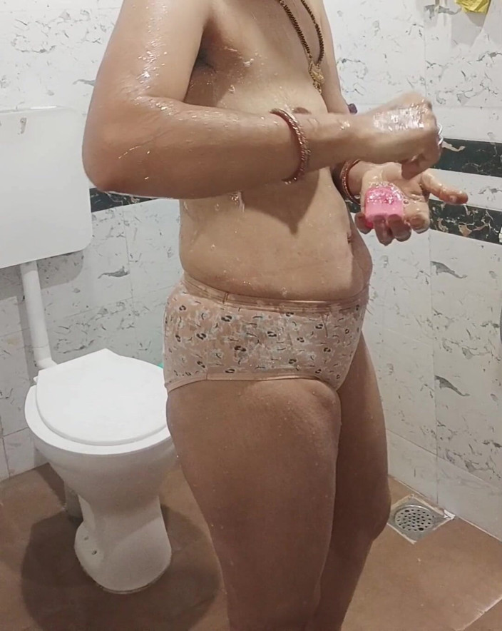 Priyahot77: Priya Bhabi Hottie Painty Show