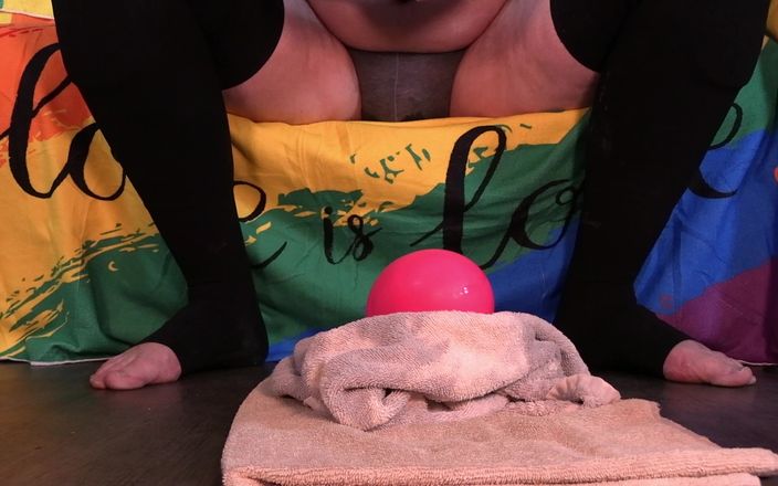 DaddyBigToys: Föder ett stort rött ägg som lämnar mig gapande som galen