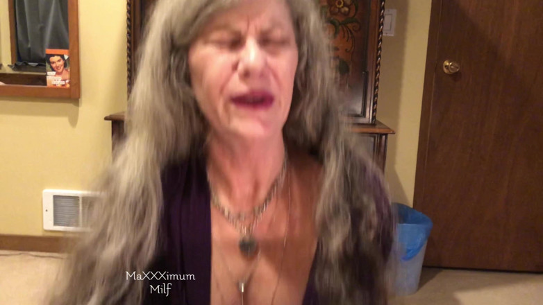 MaXXXimumMilf: Pipe mature sexy et avalage en chevauchant un gode ! Maxxximummilf