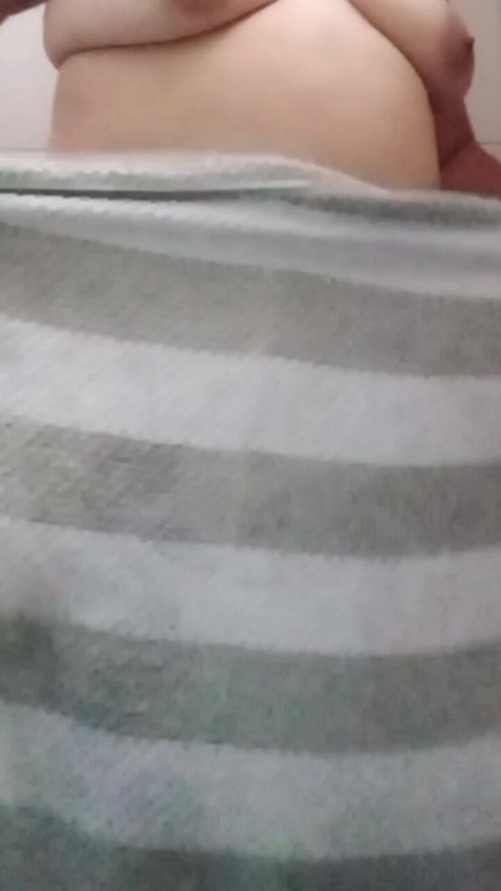 Milfta boohot: Reife BBW Baden und Selbstberührung