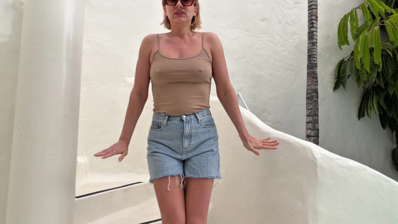 Emma Voyeur: Disperata Bagnante Pantaloncini Di Jeans Sulla Terrazza: Non Riesco Più...