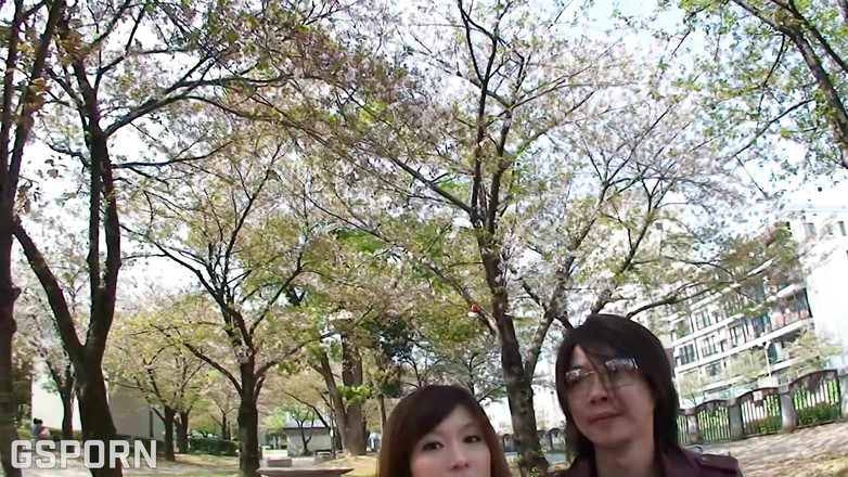 Go Sushi: 本物の日本人女性アイラがカッコウの彼氏の前でセックスしている