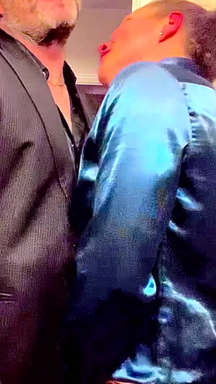 Satin Fetish King: คุณนายอิตาลีในเสื้อไหมอิตาลีสีเขียว ดูดควยแล้วเย็ด