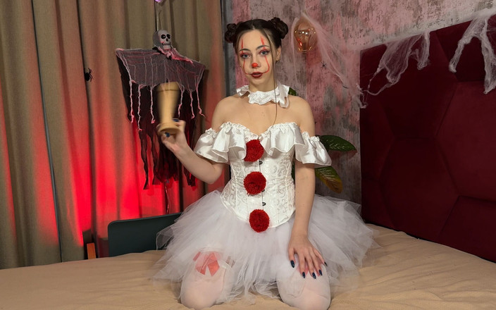 Ellise Sugar: Horny Clown Girl Ellise Sneaks Into the Bedroom and Plays...