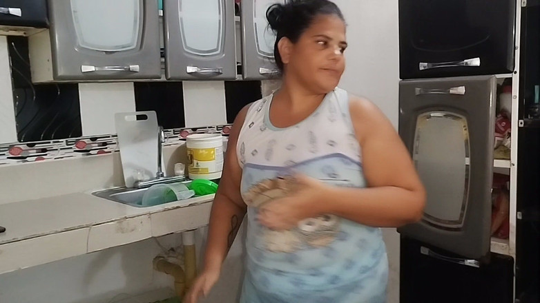 Adribella69: 夫の親友が、家で二人きりの時にしっかりセックスしてくれて、私を精液まみれにしてくれます